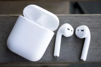 Salve os seus AirPods: guia completo para reparar um auricular sem som