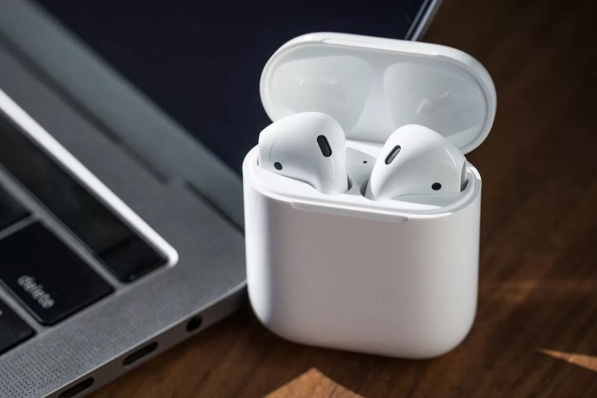 Salve os seus AirPods: guia completo para reparar um auricular sem som