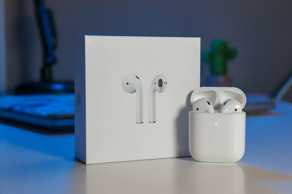Salve os seus AirPods: guia completo para reparar um auricular sem som