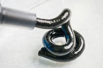 Bateria Líquida Revolucionária: Cientistas Suecos Criam Solução Moldável com Textura de Pasta de Dentes