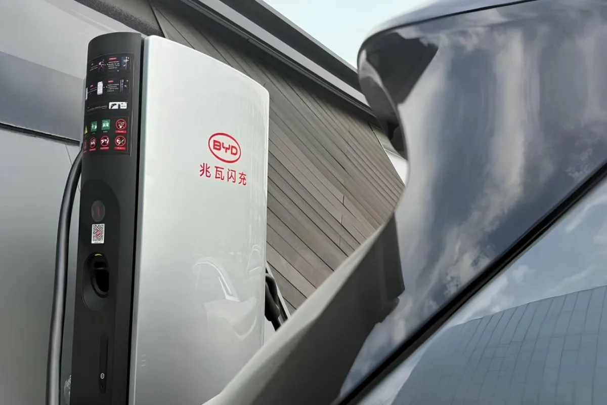 As ousadas iniciativas da BYD em Portugal: carregamento rápido de 1000 kW, veículos elétricos usados certificados e a primeira fábrica europeia