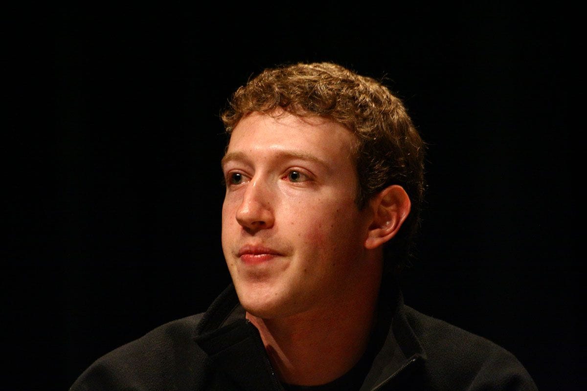 Mark Zuckerberg Processa o Facebook por Suspensões de Conta