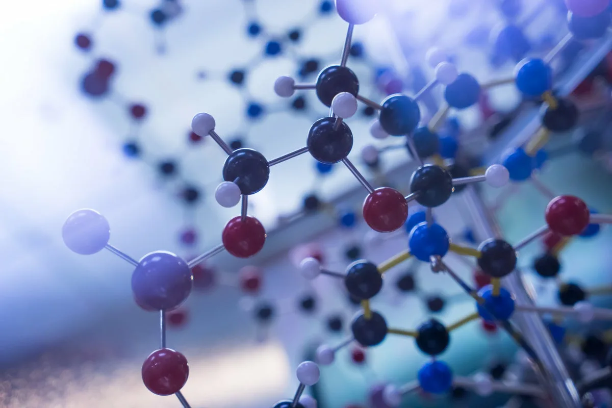 Molécula Orgânica Revolucionária: O Futuro dos Computadores Mais Rápidos e Eficientes