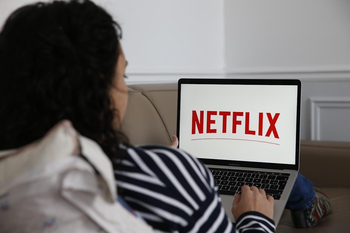 Corta e Partilha: Como o Novo Recurso da Netflix Vai Turbinar a Tua Experiência com Séries