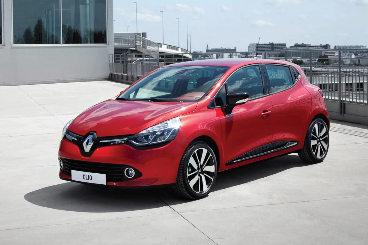 Novo Renault Clio 2025: O Ícone que Se Reinventou com Estilo e Potência