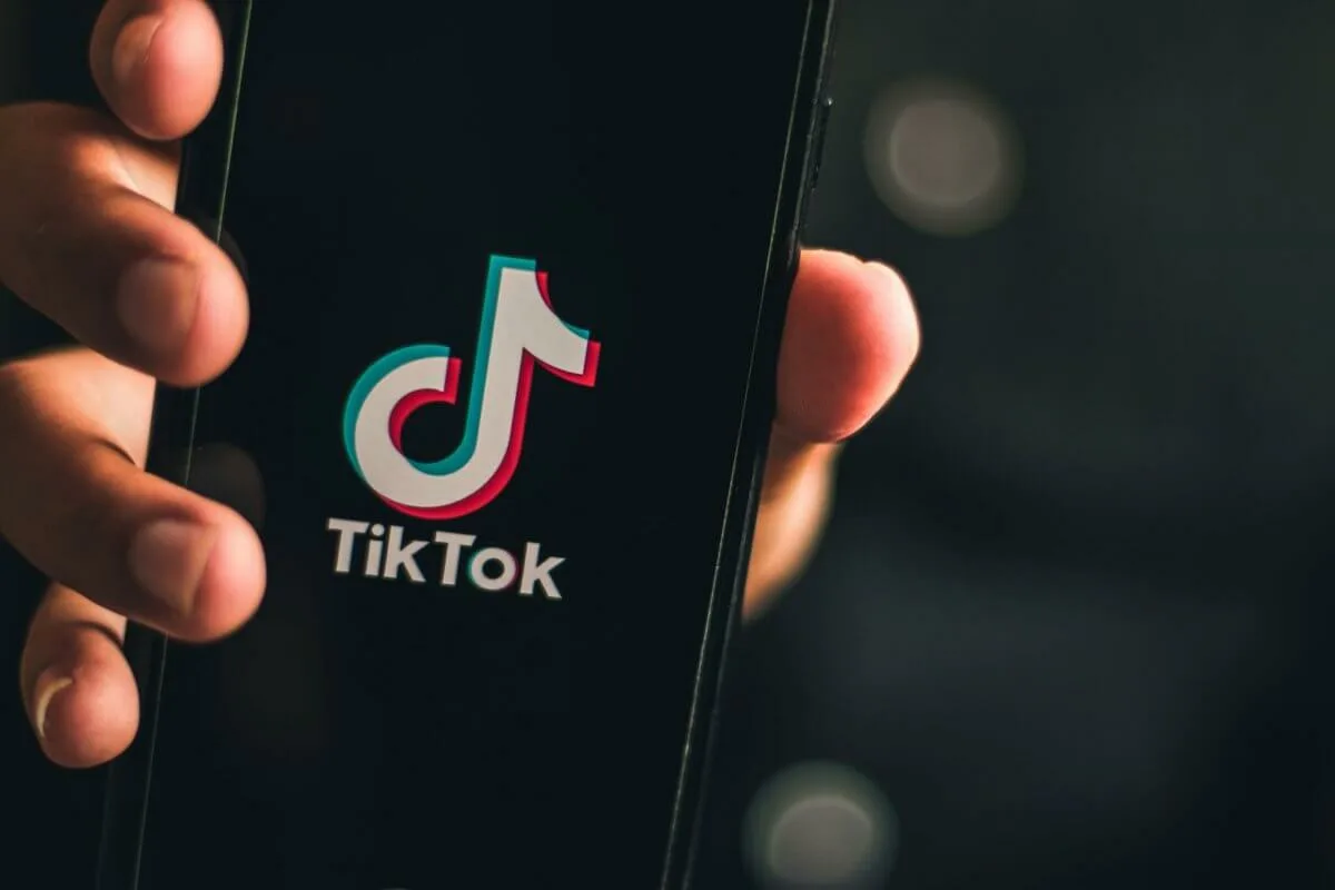 TikTok Coloca Centenas de Empregos de Moderadores de Conteúdo no Reino Unido em Risco