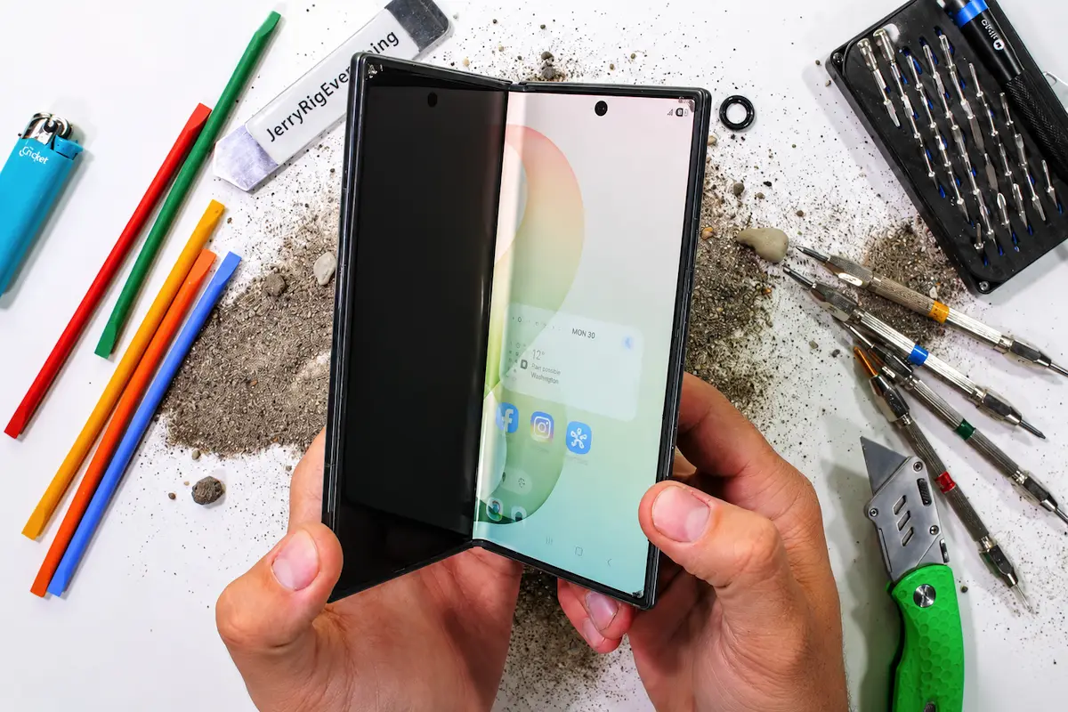 Galaxy Z Fold8 Ultra falha no teste de resistência e perde o ecrã