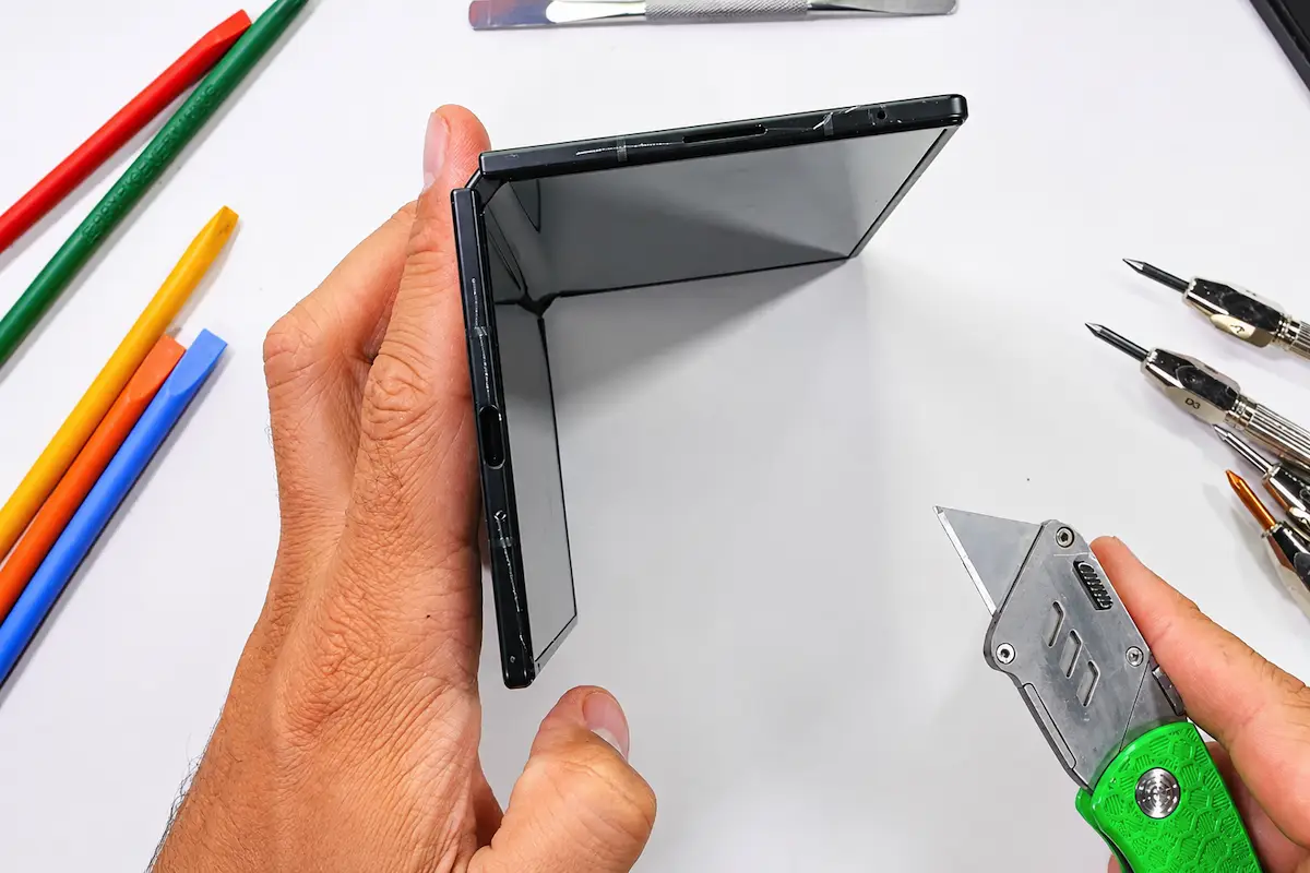 Galaxy Z Fold8 Ultra falha no teste de resistência e perde o ecrã
