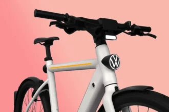 Volkswagen apresenta bicicleta elétrica com radar, câmara e óculos HUD